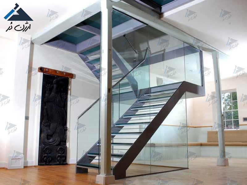 پله شیشه ای