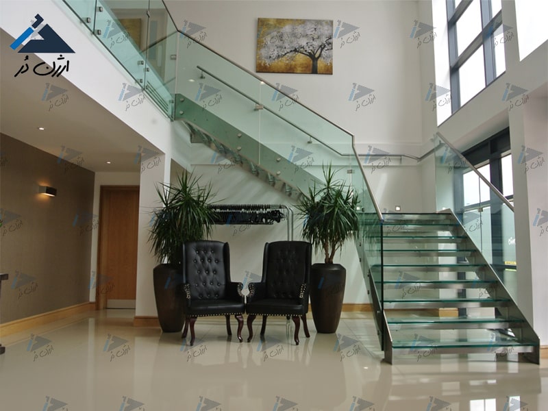 پله شیشه ای