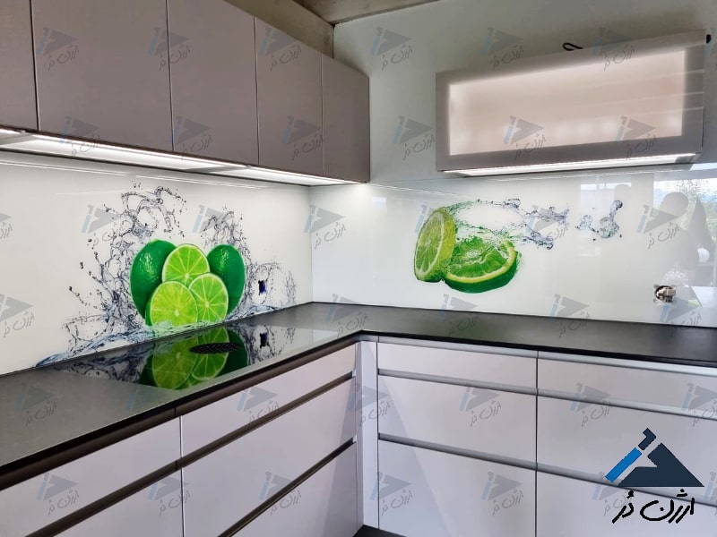 شیشه رنگی لاکوبل