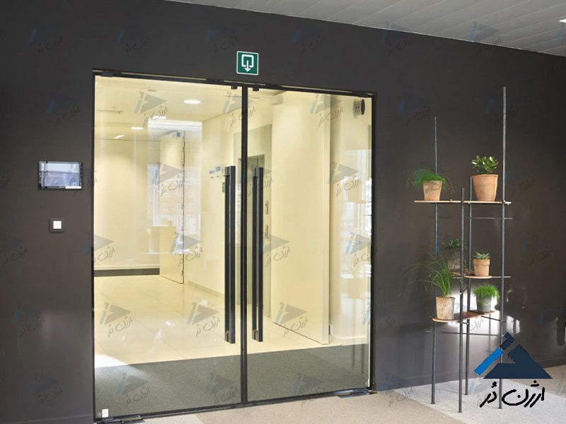 درب‌های دودبند ورود و خروج 