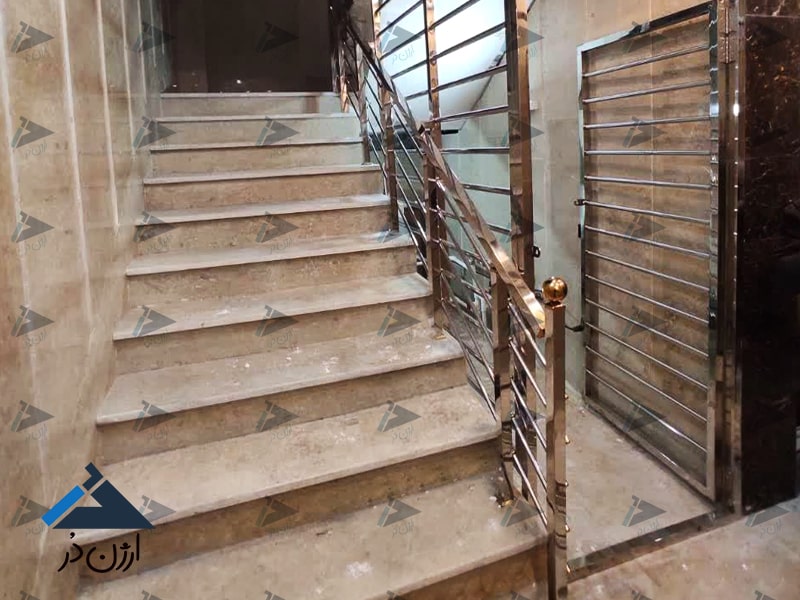 حفاظ درب ورودی 