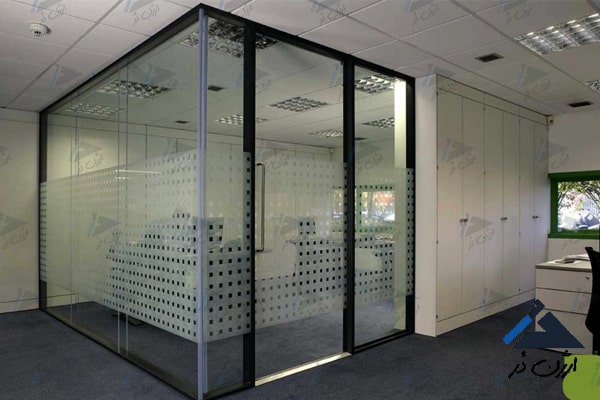 ارتفاع استاندارد پارتیشن شیشه ای