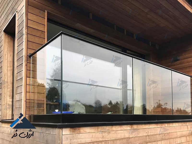 شیشه در نمای بالکن شیشه در نمای بالکن