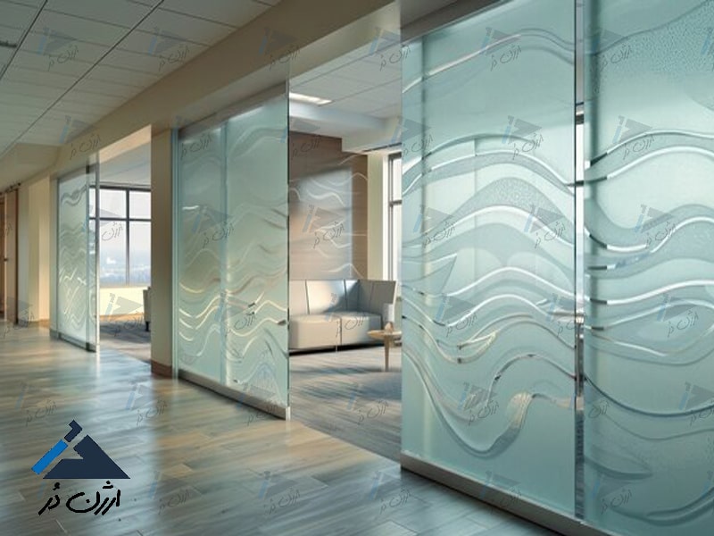 تفاوت شیشه مشجر و شیشه سندبلاست