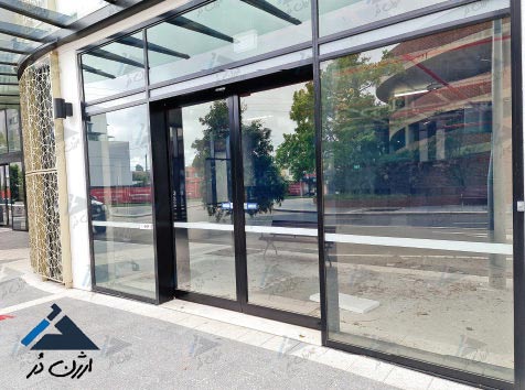 درب شیشه ای مغازه