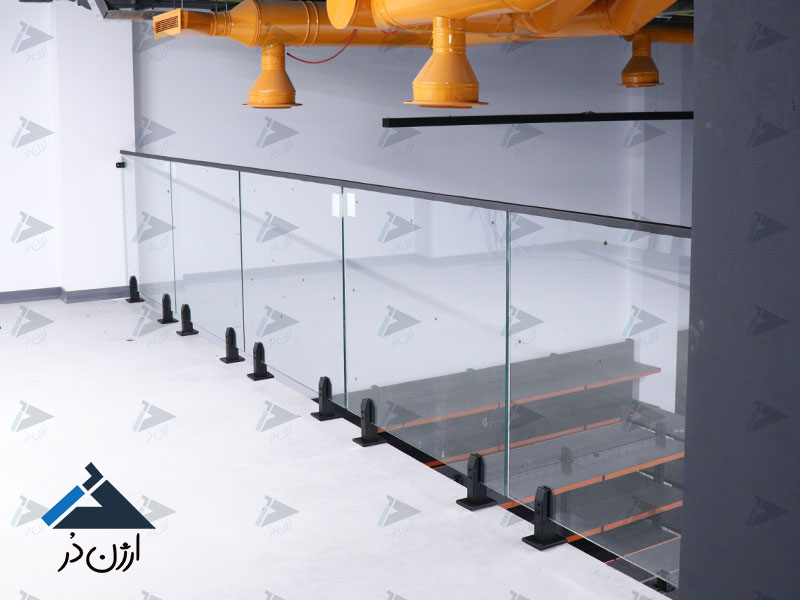 جانپناه شیشه ای نرده شیشه ای