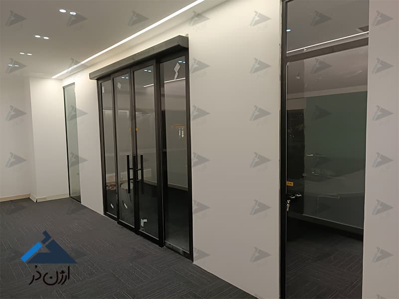 درب شیشه‌ای کشویی مغازه