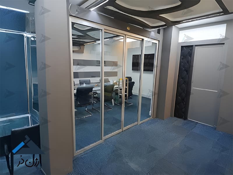 شیشه مغازه کشویی